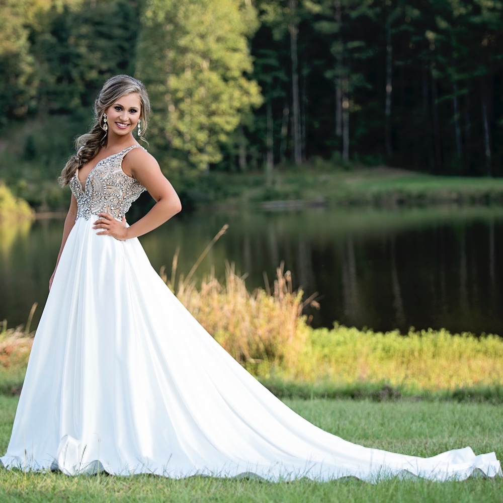 Mac Duggal size 2 white diamond dress long formal gown with trane gorgeous